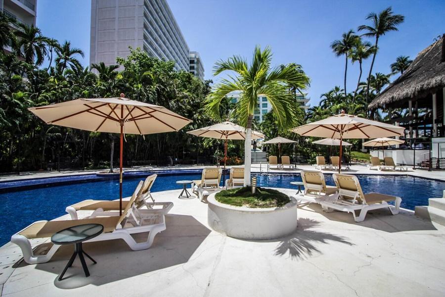 Emporio Acapulco Hotell Exteriör bild Pool at the hotel
